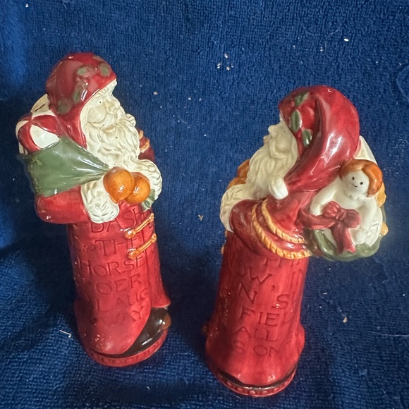 VINTAGE CHRISTMAS SANTA CLAUS SALT AND PEPPER SHAKERS HOLIDAY TABLE ACCENTS - Picture 5 of 10